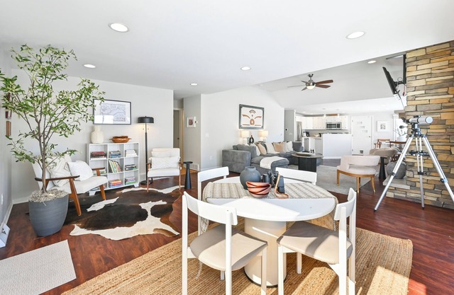 Lakeview Retreat with Fireplace
