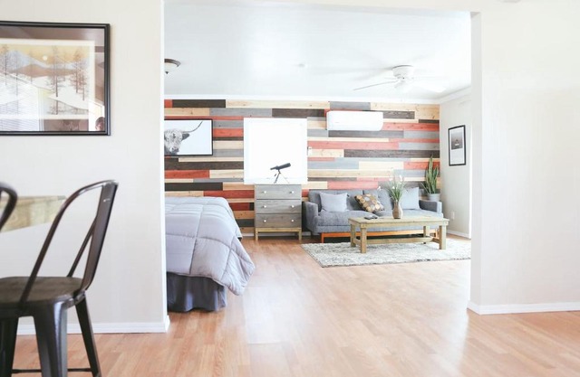 Lakeview Terrace Double Queen Studio!!