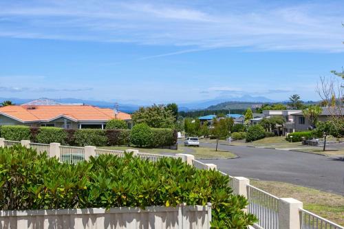 Lakewood Cottage, Cozy Lakeview Stay in Central Taupo