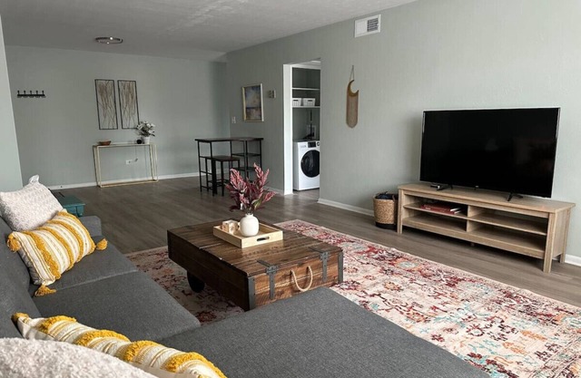 Lakewood Gem: Furnished Haven! Perfect for Month Long Stays!