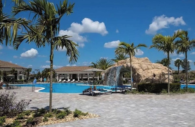 Lakewood National Golf Club Penthouse Condo with Luxury Amenities - Pet Welcome