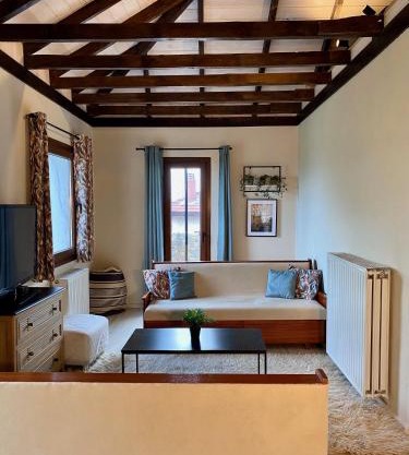 Lakis' Wellhouse