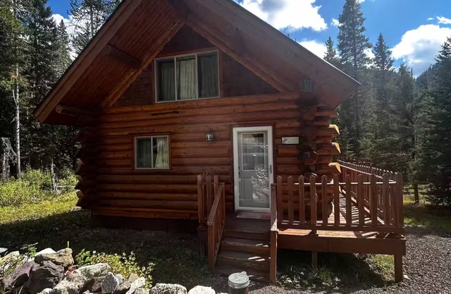 Lamar Valley Mountain Cabin