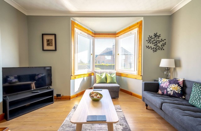 Lamond Drive House | Parking