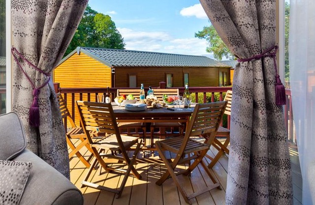 Lancashire Rose - Two Bedroom House, Sleeps 4