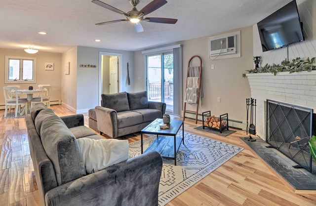 Lancaster Haven: Large Yard, Community Beach!