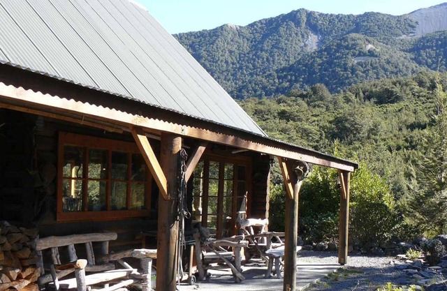 Lancewood lodge, the favourite log chalet for groups and multiple families