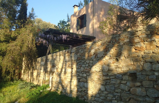 Landhaus Achladia charms with garden, sea view, peace and sunsets