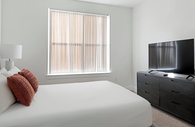 Landing | Amazing 2BD, Courtyard, Pool