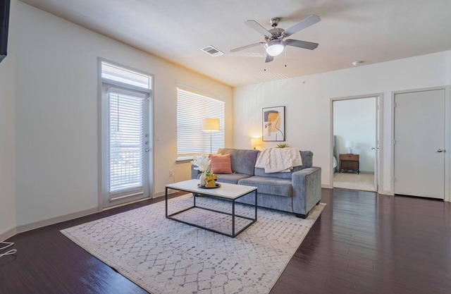 Landing | Amazing 2BD, Courtyard, Pool