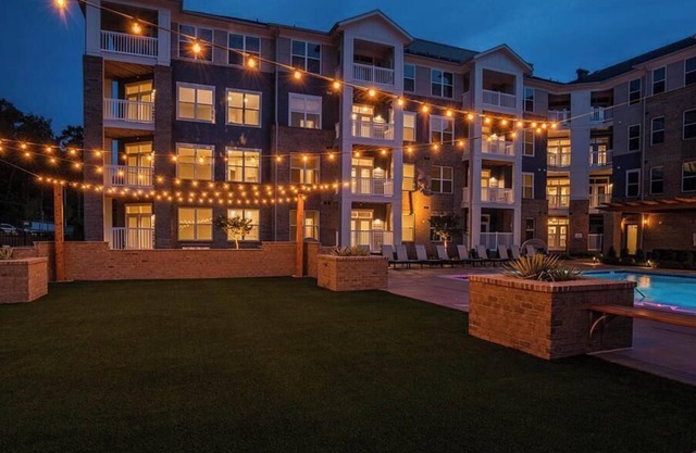Landing at Blu on Farrington - Studio in Woodland Acres