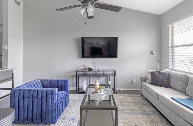 Landing at Hidden Lakes - 1 Bedroom in North Fo.