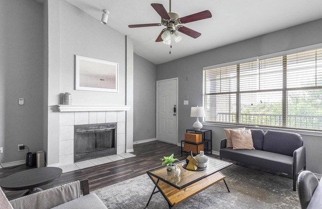 Landing at Hidden Lakes - 1 Bedroom in North Fo.