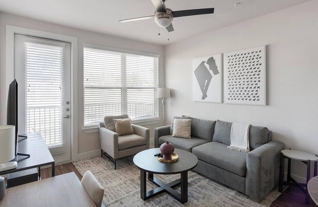Landing at La Tierna - 2 Bedrooms in Northwest .