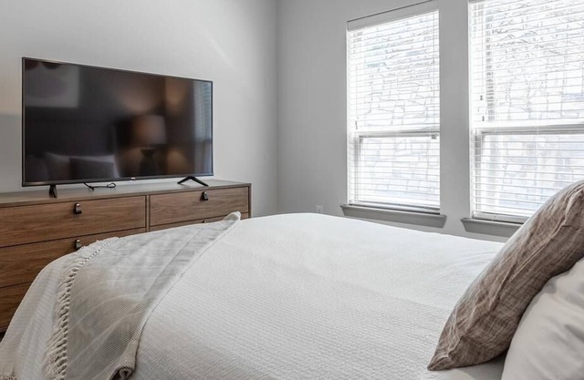 Landing at Madison at Westinghouse - 2 Bedrooms in Downtown Georgetown