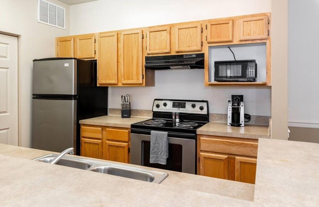 Landing at Oaks at Normandy - 3 Bedrooms in Rolling Hills