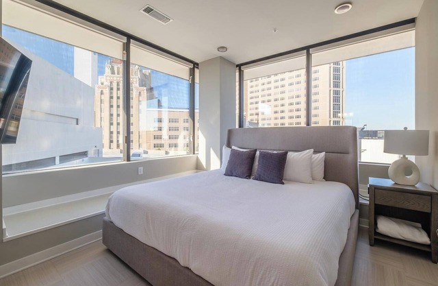 Landing at The 600 - 2 Bedrooms in Fountain Hei.