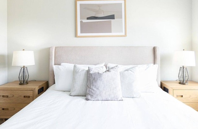 Landing at The Abbey at Sonterra - 2 Bedrooms in Stone Oak