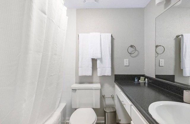 Landing at The Arbours of Hermitage - 3 Bedrooms in Downtown Hermitage