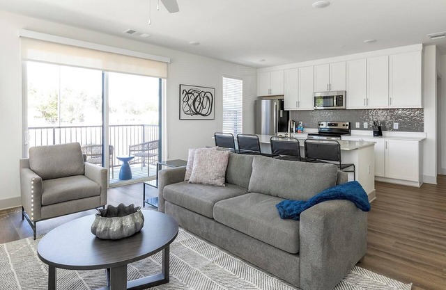 Landing at The Gallery - 2 Bedrooms in West Hun.