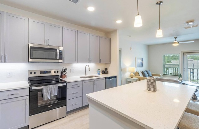 Landing | Beautiful 2BD, Gym, Pool