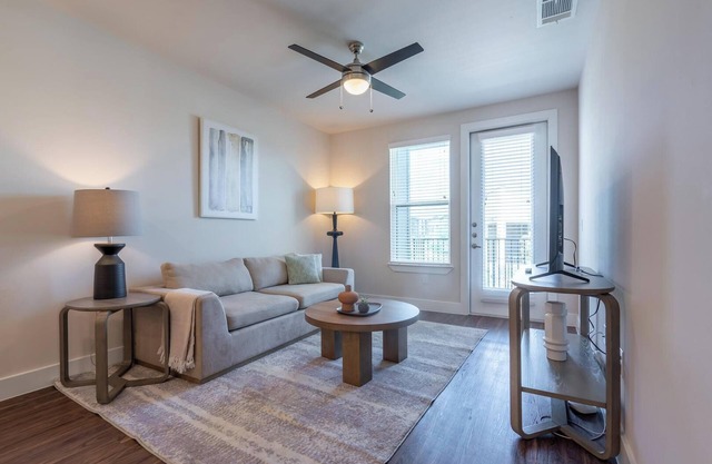 Landing | Beautiful 1BD, Clubhouse, Pool