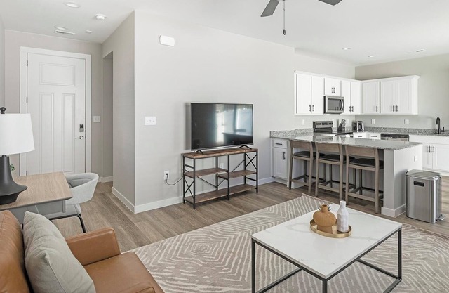 Landing | Beautiful 1BD, Courtyard, Pool