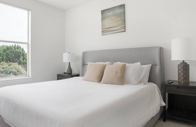 Landing | Beautiful 1BD, Pool, Courtyard