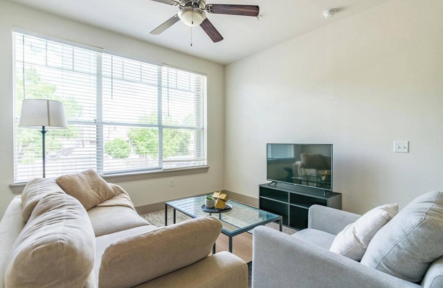 Landing | Beautiful 1BD, Pool, Courtyard