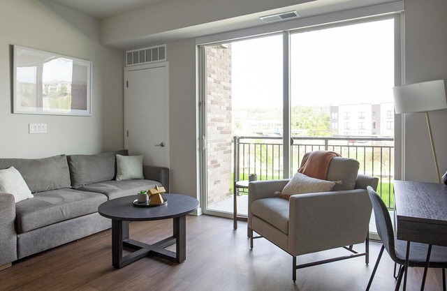 Landing | Beautiful 2BD, Courtyard, Pool