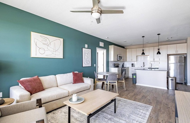 Landing | Beautiful 2BD, Pool, Clubhouse