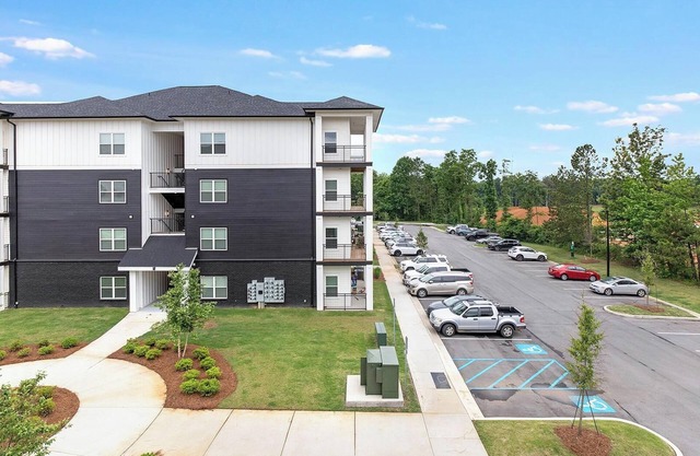 Landing | Beautiful 3BD, Gym, Yoga Studio