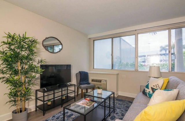 Landing | Beautiful Studio, Yoga Studio, Courtyard