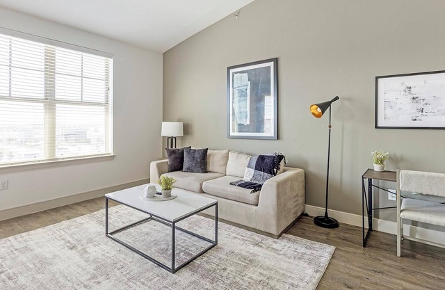 Landing | Chic 1BD, Clubhouse, Courtyard
