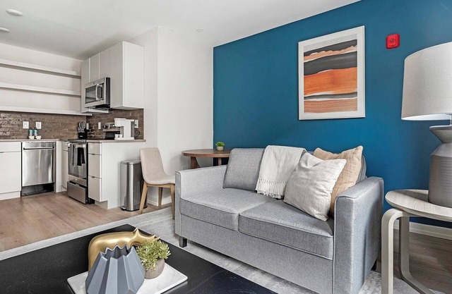 Landing | Chic 1BD, Gym