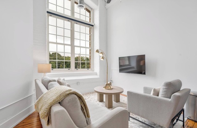 Landing | Chic 1BD, Yoga Studio, Gym