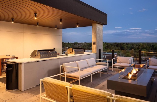 Landing | Chic 2BD, Gym, Rooftop Lounge
