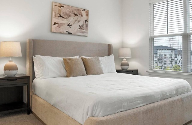 Landing | Chic 2BD, Pool, Gym