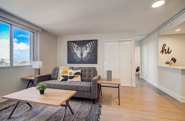 Landing | Chic 2BD, Clubhouse, Gym