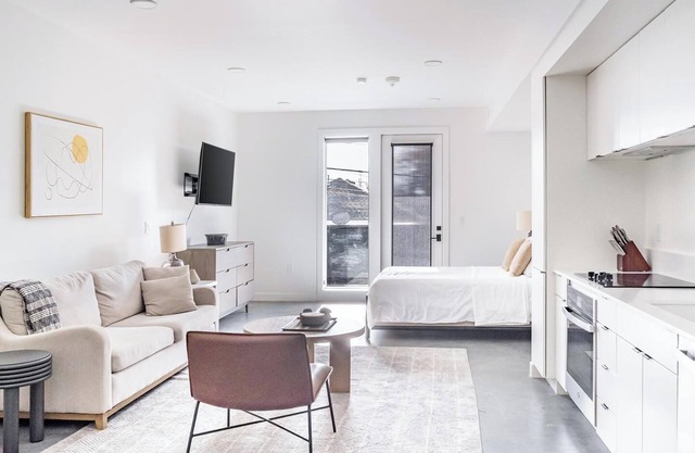 Landing | Incredible Studio, Gym, Rooftop Lounge