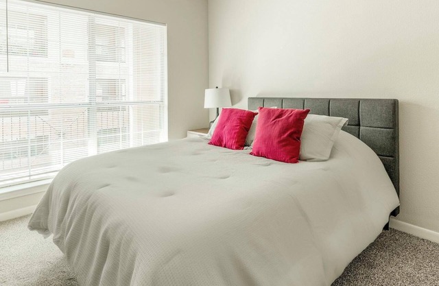 Landing | Incredible 1BD, Pool, Gym