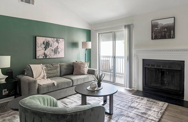 Landing | Modern 1BD, Courtyard, Gym