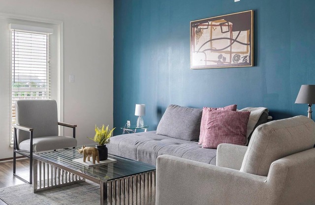 Landing | Modern 1BD, Gym, Pool