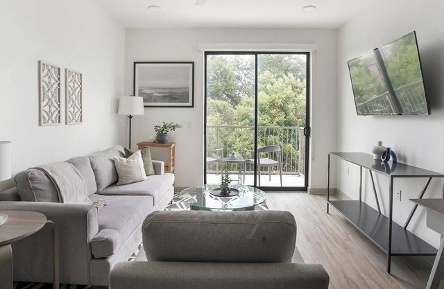 Landing | Modern 1BD, Gym, Courtyard