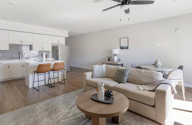 Landing | Modern 1BD, Pool, Rooftop Lounge