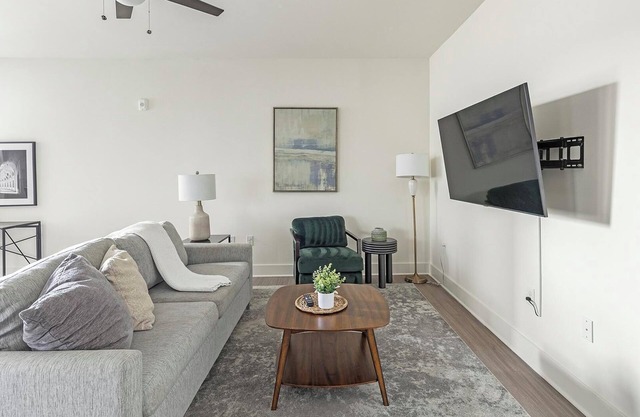 Landing | Modern 1BD, Yoga Studio, Courtyard