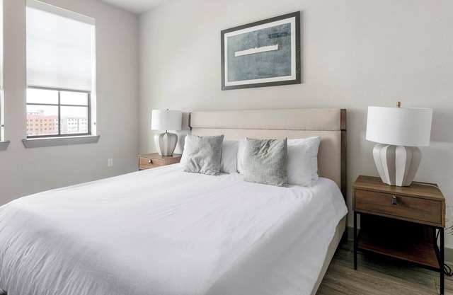 Landing | Modern 1BD, Yoga Studio, Courtyard