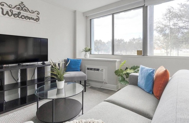 Landing | Spectacular Studio, Pool, Courtyard