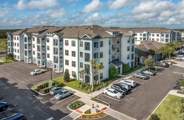 Landing | Spectacular 2BD, Pool, Gym
