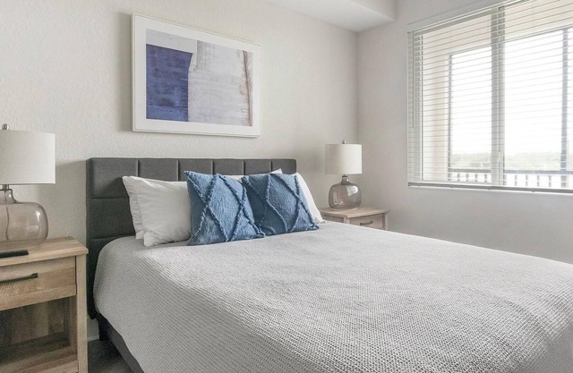 Landing | Spectacular 1BD, Pool, Clubhouse
